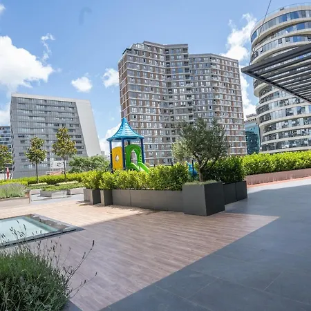 Near Airport Metro 1-bdr Wi-fipoolgym Διαμέρισμα *