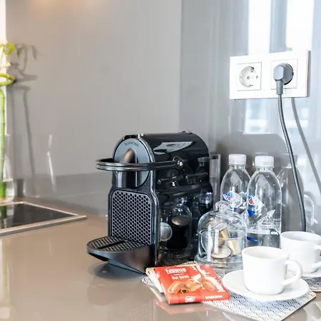 Apartment Near Airport Metro 1-bdr Wi-fipoolgym