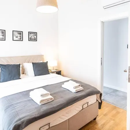 Near Airport Metro 1-bdr Wi-fipoolgym Apartment